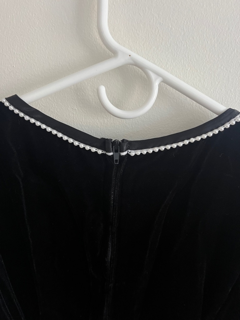 Black and White Girls Dress with Pearl Neckline - Picture 10 of 15